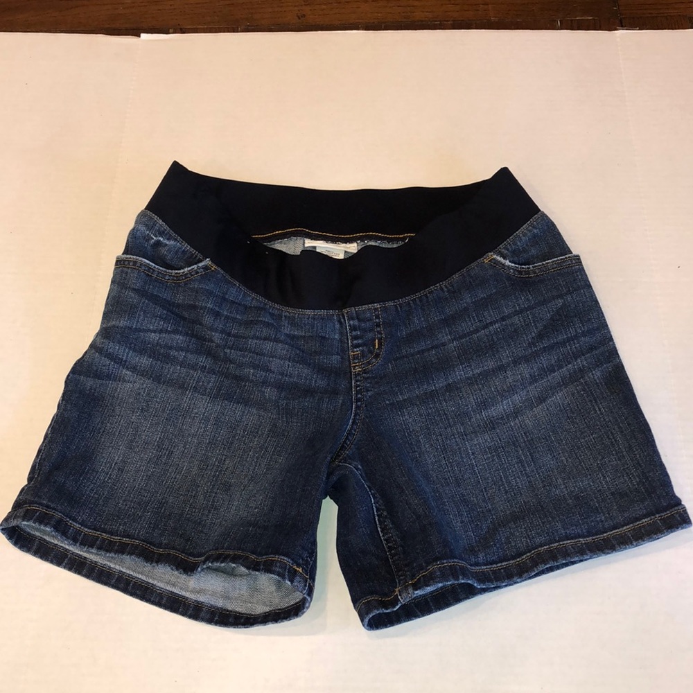 Liz Lange maternity shorts, size small